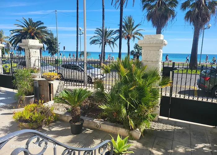 Hotel Flots d'Azur Nice